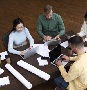 corporate-workers-brainstorming-together